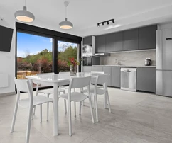 Istria, Poreč, semi-detached house 180 m² with 4 bedrooms and 3 parking spaces