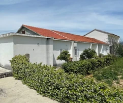 Trogir, Divulje, parter 161m2 z ogrodem 485m2, 700 m od morza