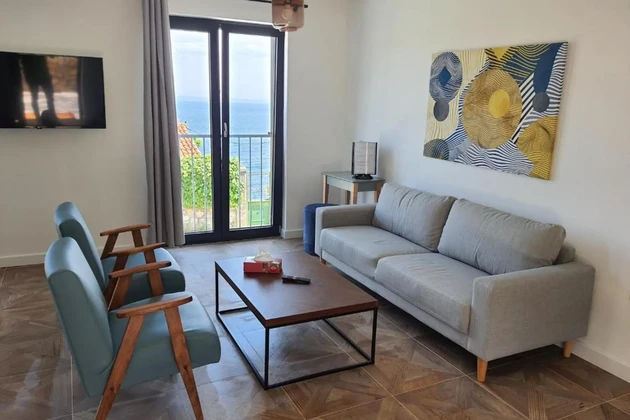 Lovran, splendida casa con tre appartamenti a 50 m dal mare