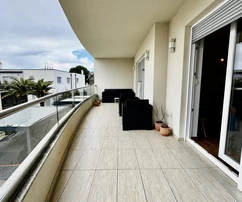 Tágas lakás tetőterasszal eladó Novigradban Horvátországban