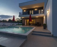 Istrie, Ližnjan, Moderní vila s bazénem a malebným výhledem