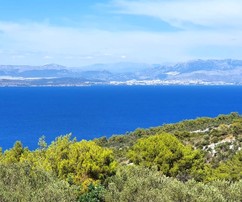 Terrain à bâtir sur l'île de Solta avec une vue imprenable sur la mer