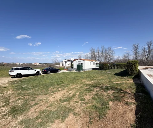 Privlaka - Stavební pozemek 715 m² - Klidná lokalita - 600 m od moře