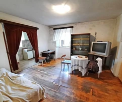 ОТДЕЛЬНО СТОЯЩИЙ КАМЕННЫЙ ДОМ В ПРИВЛЕКАТЕЛЬНОМ МЕСТЕ, 400 М ОТ МОРЯ!