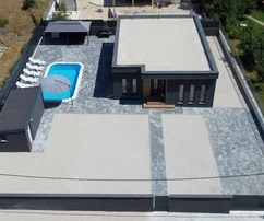 Zadar, Ninski stanovi, modern ház medencével és szaunával