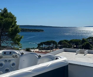 Penthouse mit Dachterrasse und Whirlpool auf Rab zu verkaufen in Kroatien