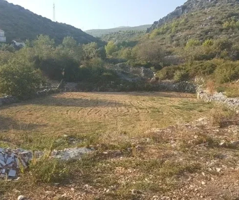 Seget Vranjica, stavebný pozemok 1200 m2, 350 m od mora