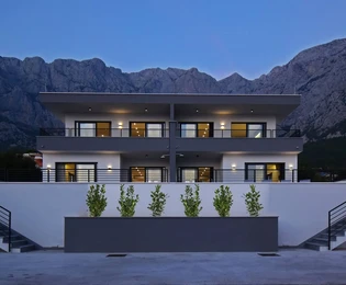 Casa bifamiliare con piscina in vendita a Makarska in Croazia
