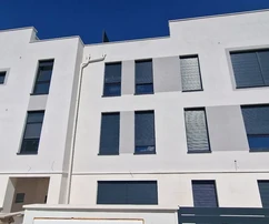 Ciovo, Distretto G, appartamento con 2 camere da letto 89 m2 + giardino 132 m2 + piscina 15 m2