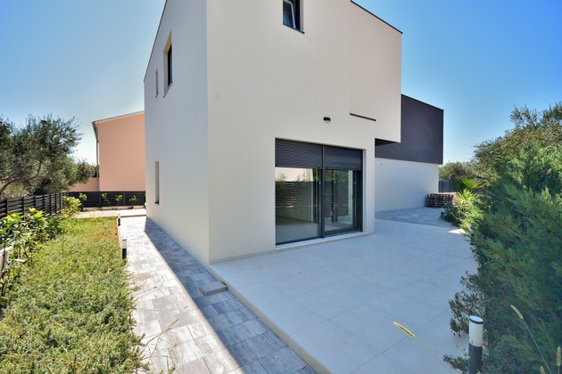 Casa con piscina en venta en Srima