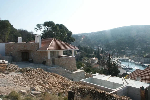 Luxusná kamenná vila s bazénom na predaj na ostrove Brač v Chorvátsku