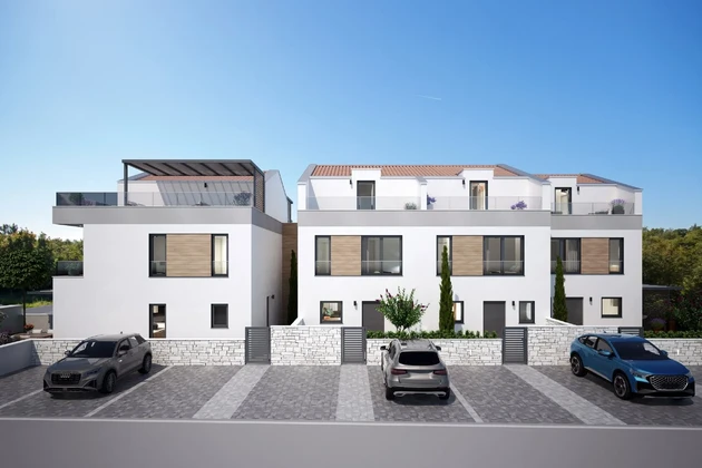 Poreč – Nově postavený řadový dům poblíž moře