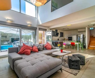 Istria, Vodnjan, luxusná vila s krásnym výhľadom a vyhrievaným bazénom