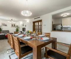 Vila s bazénem na prodej v blízkosti Omiše v Chorvatsku