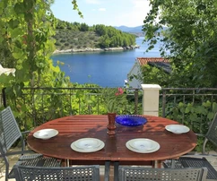 Třípatrový kamenný dům na ostrově Korčula