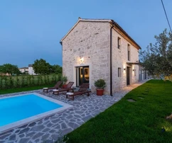 Poreč, Nově postavený rodinný dům se soukromým bazénem