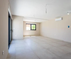 Rogoznica, apartamento de dos dormitorios en una casa de nueva construcción, cerca del mar y del centro