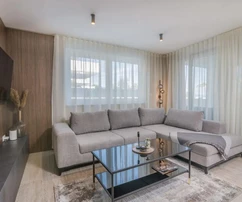 VONZÓ APARTMAN MEDENCÉVEL ÉS KERTTEL, 200 M-RE A TENGERTŐL!