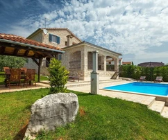 ISTRIA, KAŠTELIR - Captivating Stone Villa with Pool