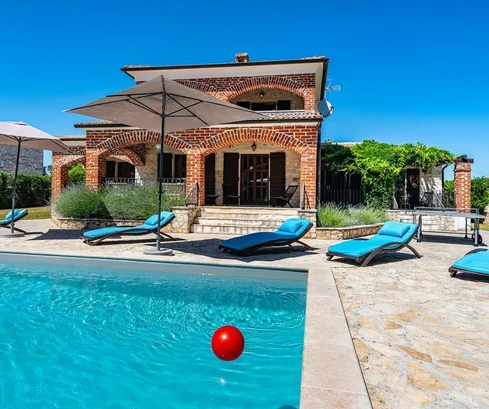 Istria, Višnjan: Kamenná vila s bazénom a súkromím