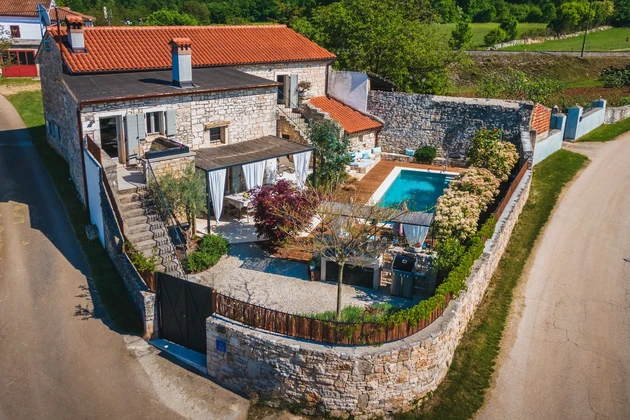 Kanfanar, Istria: Elegant renovated stone villa sale