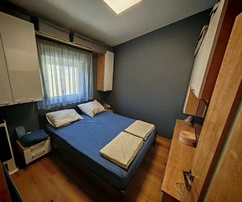 Côté sud de l'île de Vir, proche du centre, appartement entièrement rénové