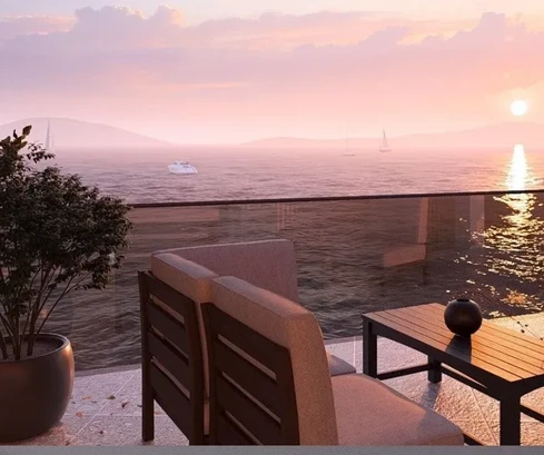 Čiovo, Okrug, apartamento de 3 dormitorios 112 m2 + jardín con piscina 250 m2, PRIMERA LÍNEA DE MAR