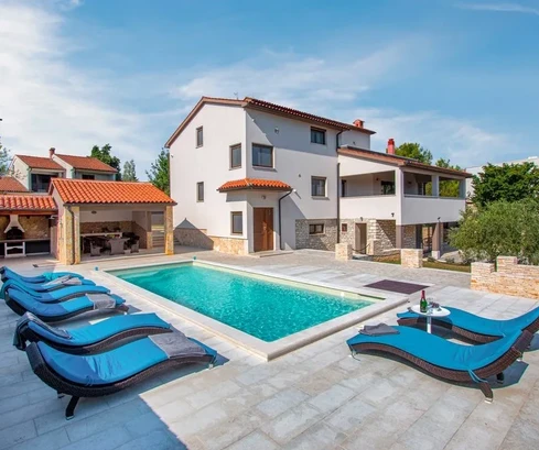 Pola, Premantura – Residenza d'élite con piscina