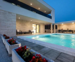 Luxusvilla mit Pool - Neubau im Herzen von Sukošan
