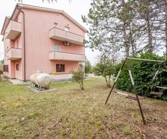 Labin, Kapelica, elegancka willa rodzinna z przestronnym ogrodem w Labinie