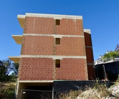 Dreifamilienhaus in Kastav als attraktive Investition zu verkaufen in Kroatien