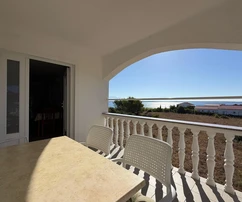 Vir, maison avec 5 appartements et vue sur la mer