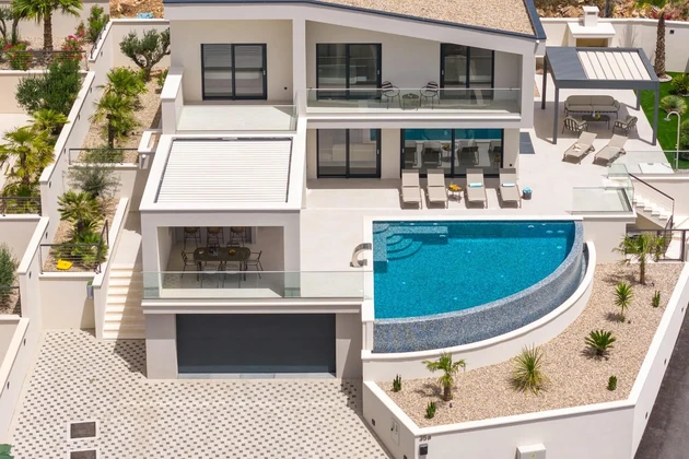 Split, Podstrana, villa de lujo con garaje, piscina y vistas panorámicas al mar