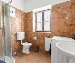 Moderna villa de piedra con piscina en venta en Svetvinčenat, Croacia