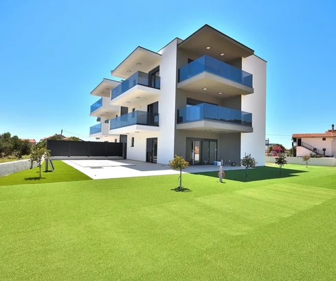 Tribunj - Wohnung S2 mit Pool und Garten, Neubau