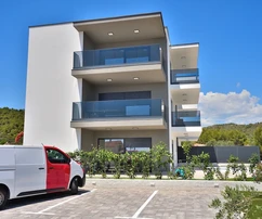Tribunj - Apartamento S1 con piscina y jardín