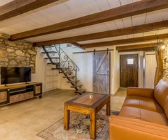 CASA IN PIETRA RISTRUTTURATA CON TERRAZZA SUL TETTO, IN POSIZIONE TRANQUILLA!