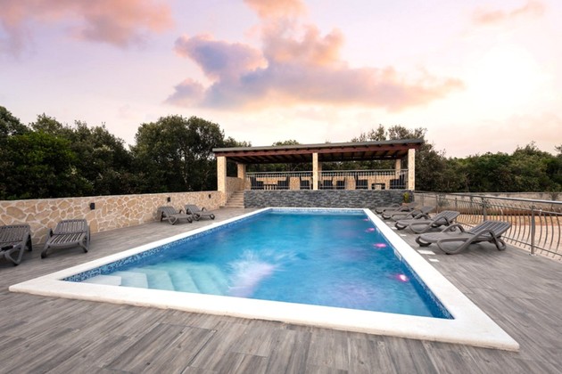 Villa mit 6 Wohnungen in der Umgebung von Trogir zu verkaufen