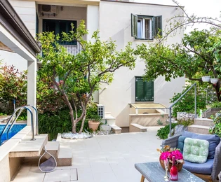 Villa in pietra con piscina in vendita a Spalato Varoš in Croazia