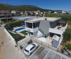 Trogir, villa di lusso 340 m2 con piscina e ampio giardino curato