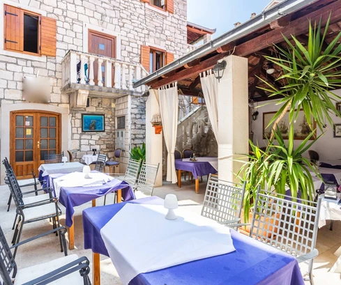 Charming old stone house with apartments and a restaurant for sale in Supetar in Croatia