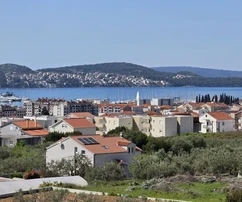 Trogir, appartement deux chambres 69 m², construction neuve, vue sur la mer, prêt à emménager