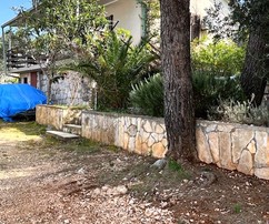 Zrekonštruujte si svoj vysnívaný dom v blízkosti mora na ostrove Šolta