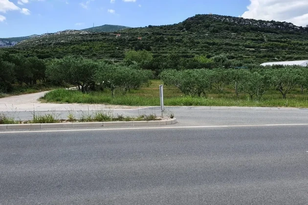 Kaštel Štafilić, działka rolna 2200 m2, tuż przy autostradzie,