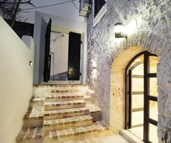 Autentica casa in pietra disponibile nel cuore di Sebenico in Croazia
