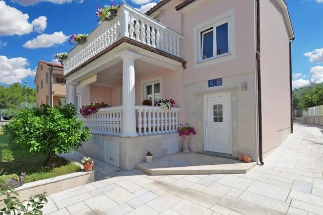 Fažana, Istrien - Apartmenthaus in Strandnähe