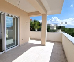 Villa moderna con ampia terrazza a Kastel Luksic in vendita