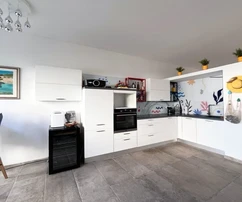 APARTAMENTO MODERNAMENTE AMUEBLADO CON JARDÍN, EN UNA ZONA TRANQUILA!