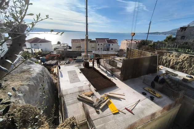Riwiera Omiš, dwupokojowe mieszkanie z południową orientacją na pierwszym piętrze nowego budynku, 75,95 m²