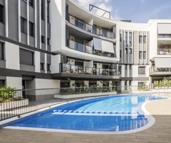 Moderne 3-Zimmer-Wohnung in Jávea mit Terrasse und Pool